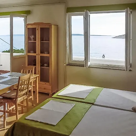 Awesome In With Kitchen Apartman Martinšćica