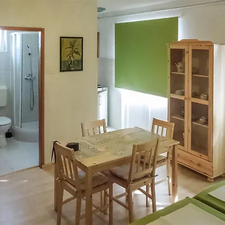 Awesome In With Kitchen Apartman